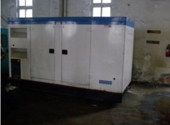 新洲康明斯150kw大型柴油二手发电机组